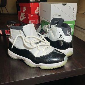 Size 11 Jordan 11 Retro 2018 Concord (good condition)